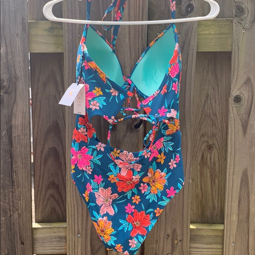Bathing Suit - Picture 7 of 11